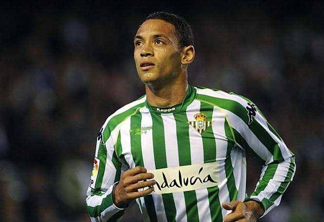 巴西球员奥利维拉：从意甲水货到亚洲养老再重返国家队的传奇经历